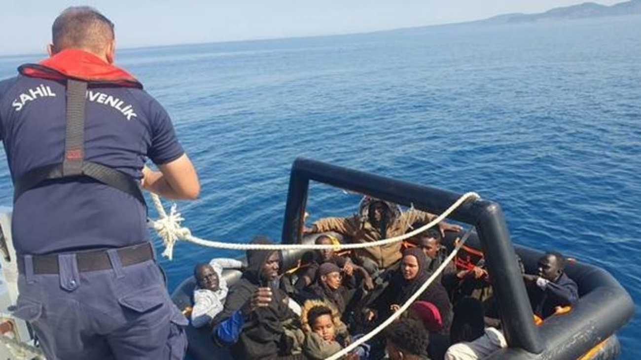 نجات جان 14 پناهجو در دریای اژه توسط  گشت ساحلی ترکیه
